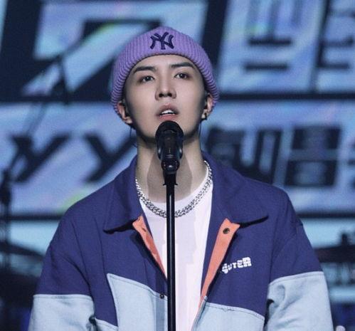 娱乐圈恋情吃瓜四字,揭秘明星背后的情感纠葛